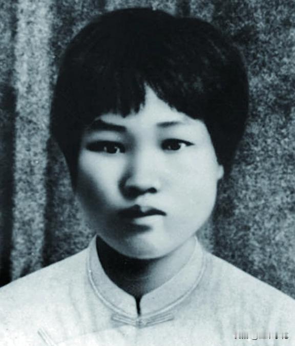 毛岸青晚年常常独自流泪，“邵华”忍痛追问原因，他却哽咽回答：这一生最难忘的就是—