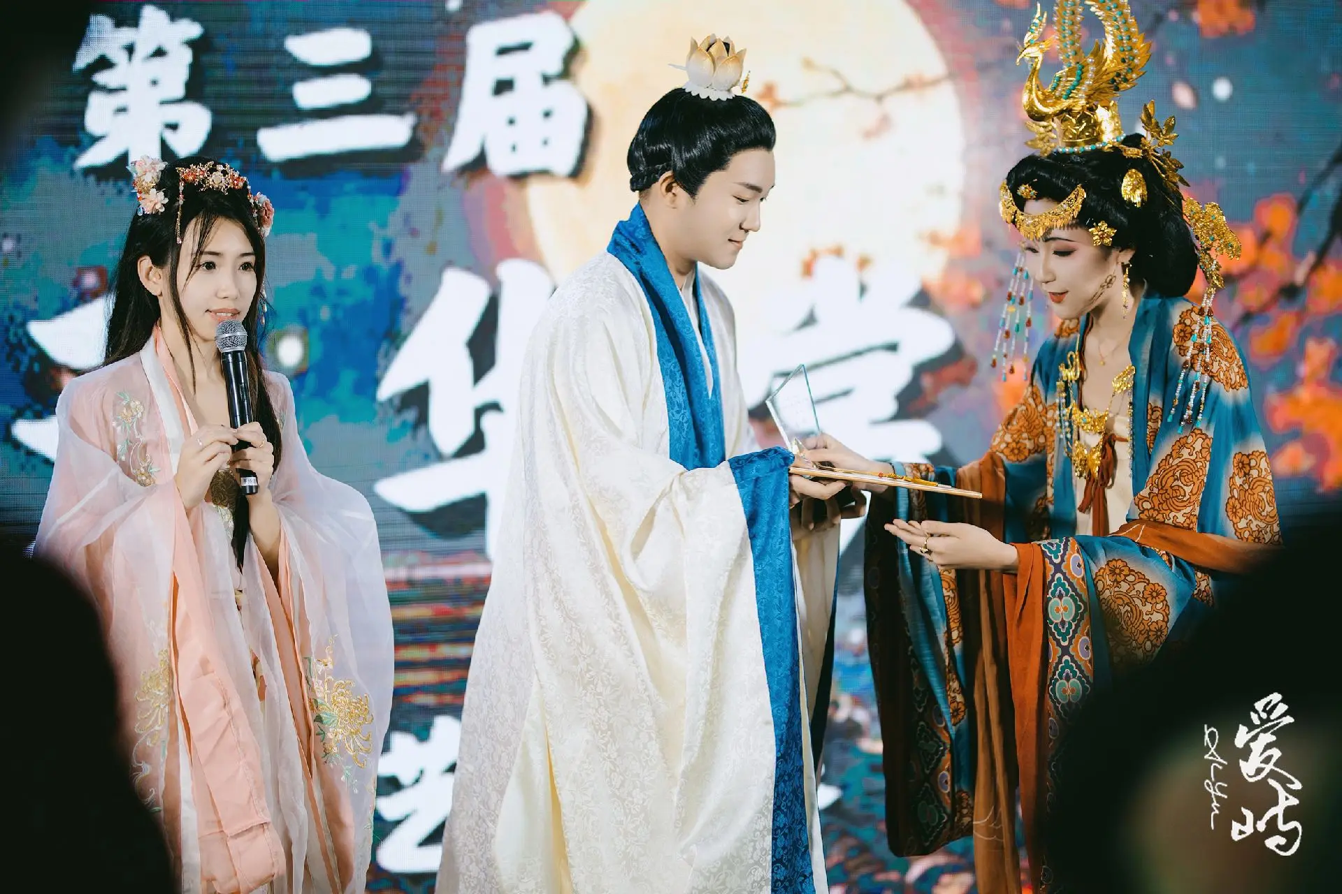 《就这样水灵灵地当评委》记录一下在奉天华裳当评委的一天📷汉服评委