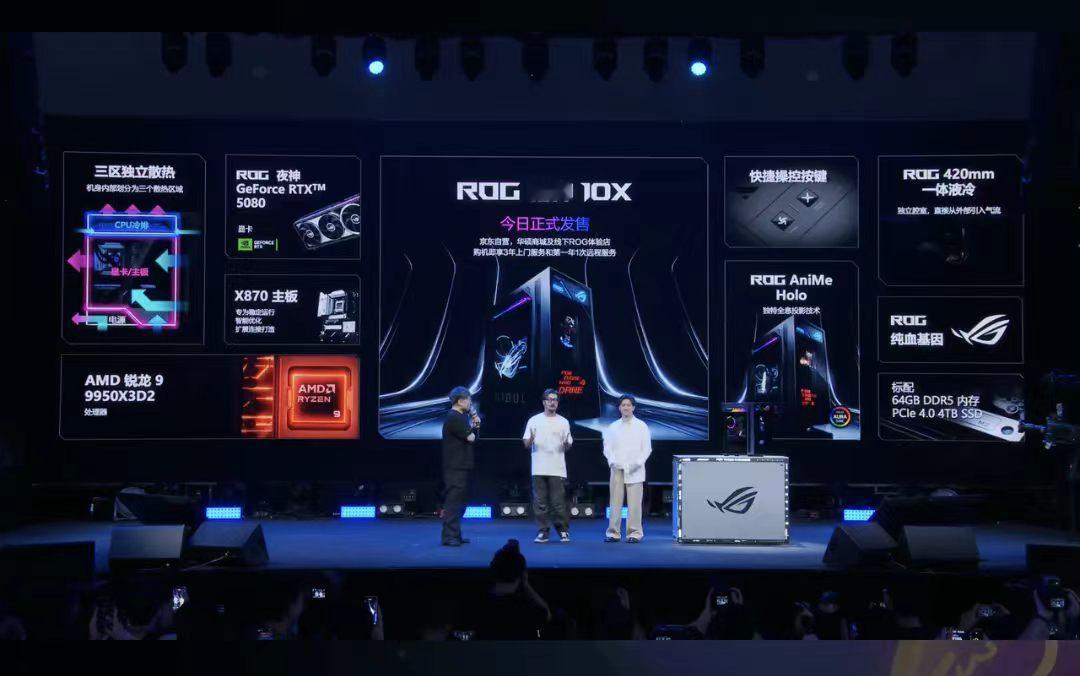 ROG20周年 18英寸的屏幕摊开，像是把整个游戏世界搬到了眼前。4K Mini