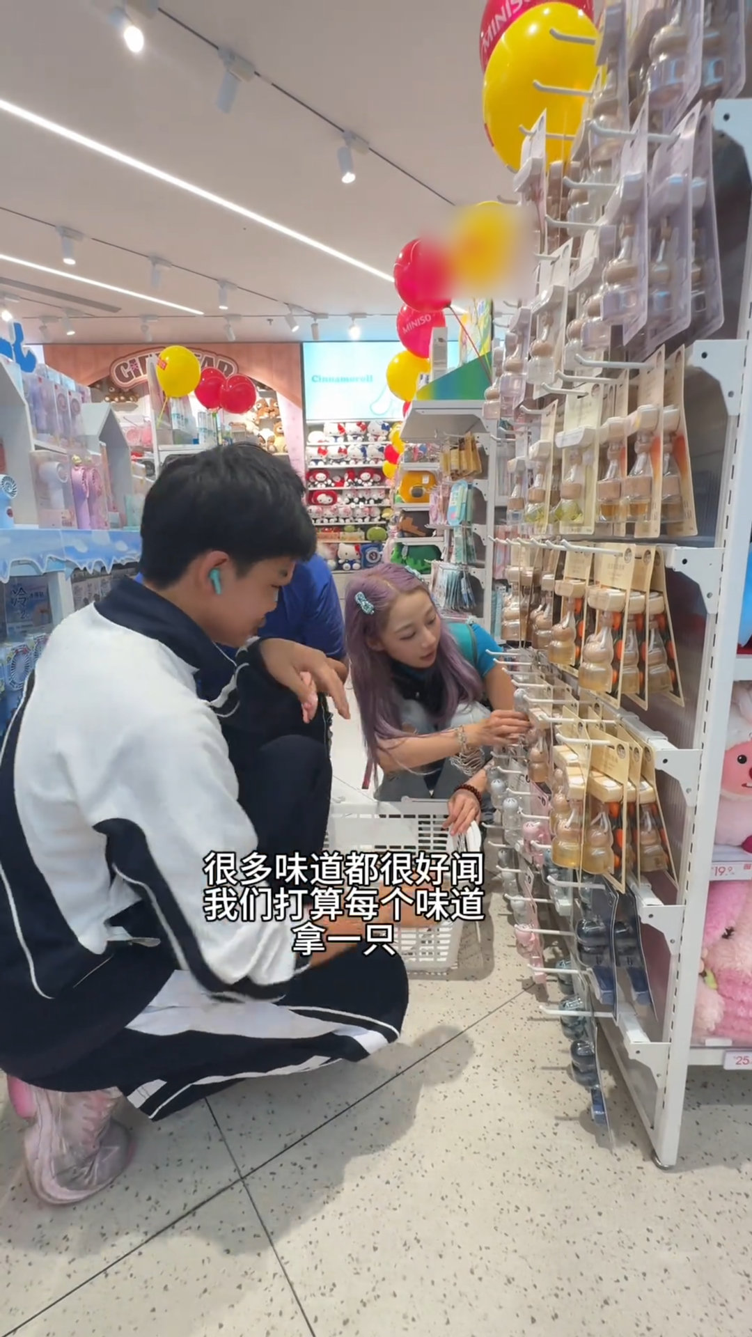 广东00后整治网约车不得不说00后会整活，用香薰把网约车变成“香氛空间”，每次上