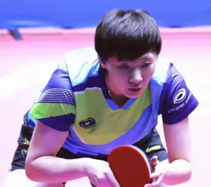 陈梦很有智慧，全运会半决赛，当孙颖莎，王曼昱都杀进这个圈里时，她已经给自己定局，