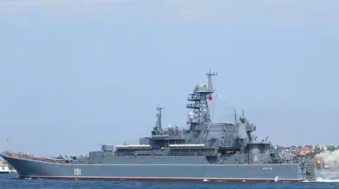 黑海舰队一天没了3艘主力舰，两栖战力直接清零。

蟾蜍级登陆舰，一艘能拉20辆坦
