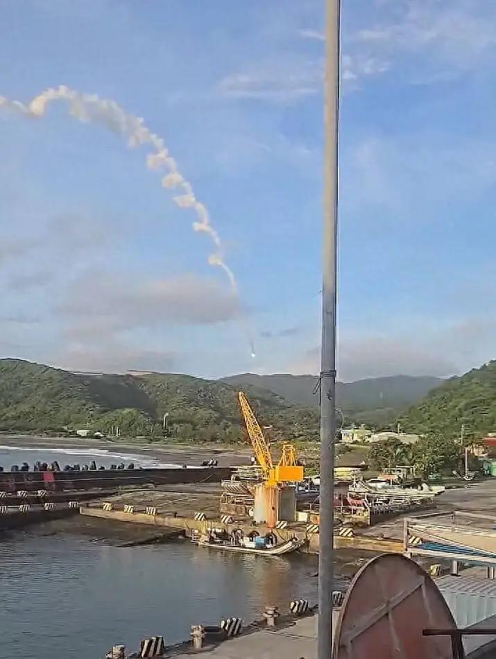 台中山科学院九鹏基地本次试射弹体升空后失控，沿螺旋轨迹转向内陆，在屏东牡丹乡荒山
