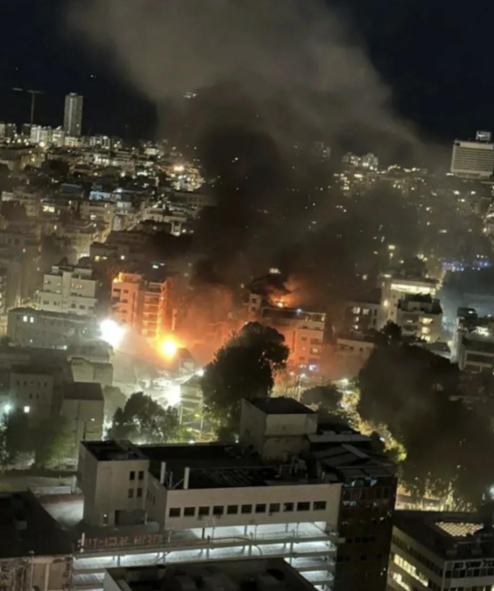 凡是抗住美国侵略的国家，都安然无事，比如朝鲜，其它几个被颠覆的国家，如伊拉克，利