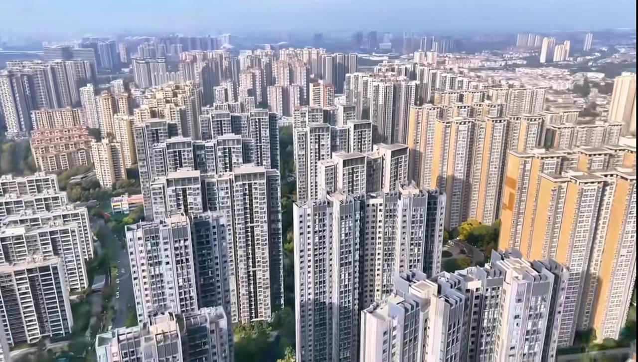 在西安各个发展时期，因为拓展开发区域，都出现了很多大型社区小区。浐灞半岛、御锦城
