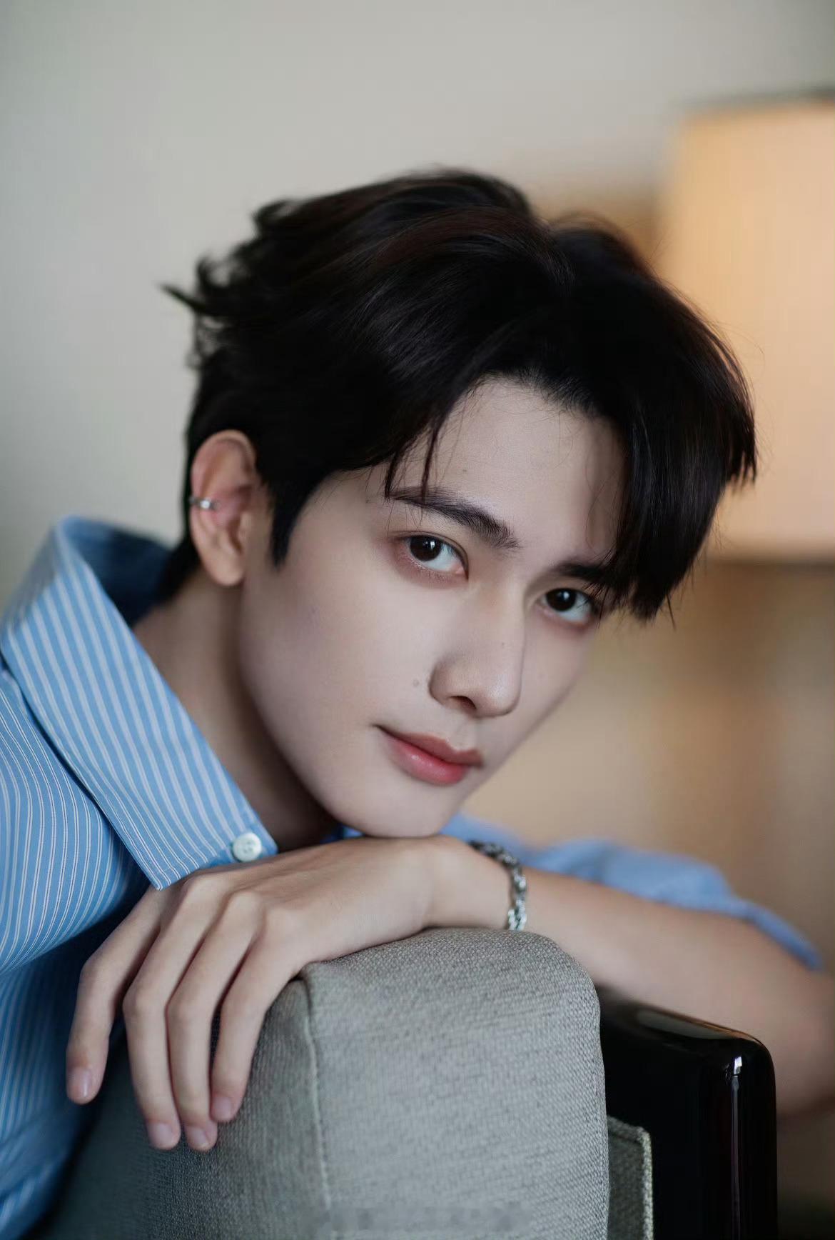 甘望星为了当演员拔掉5颗牙有这份勇气他干什么都会成功的 