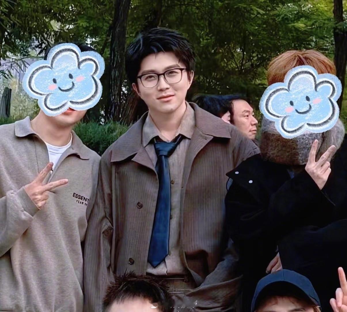 毛不易下次有这种婚礼记得先开票 谁羡慕哭了！毛不易在朋友婚礼献唱，一张口直接把婚