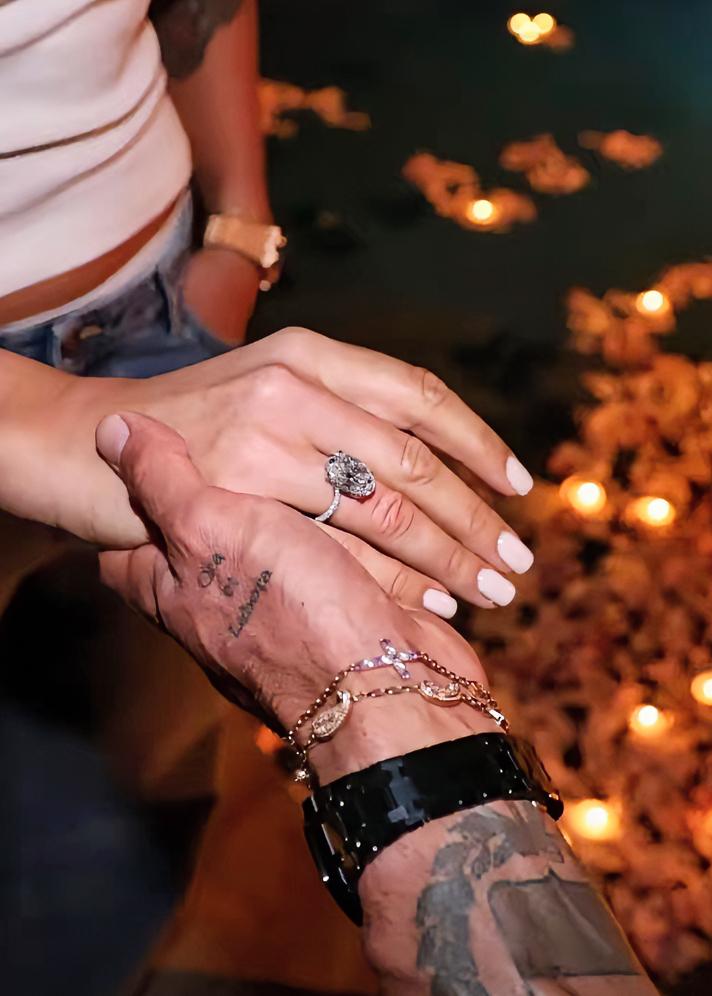 威力无穷大钻戒！！
…
萨巴伦卡在收大钻戒前，2025年终总决赛输给莱巴金娜、2