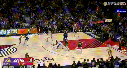 詹姆斯单打最大威力——持球不动造防守3秒！
他这单打啥意思，持球多少秒不动？克林