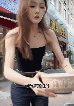 这哥们儿这么能吃辣吗?