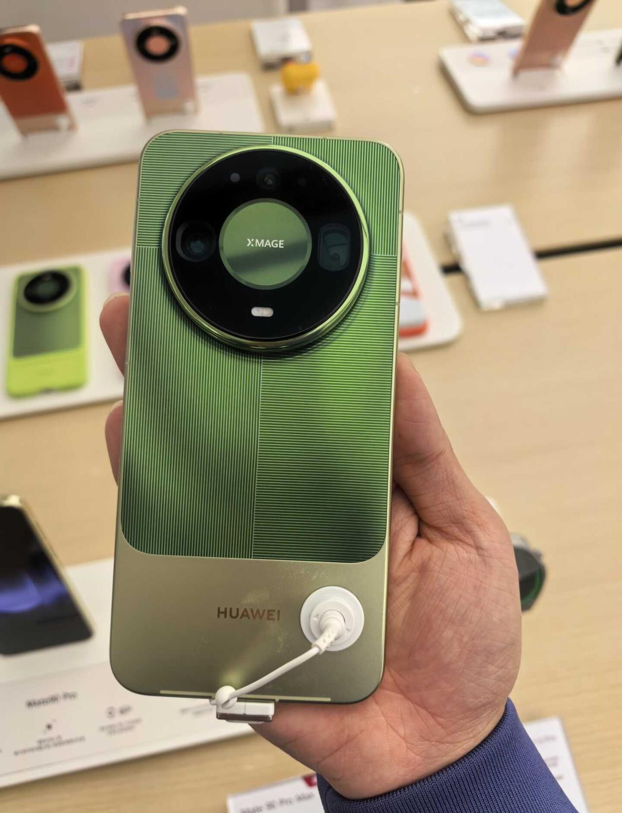 华为手机mate90。 Mate一起发光吧