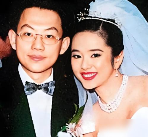 拒绝林志颖，22岁闪嫁“豪门”，53岁的叶蕴仪，真选错了？
想当年，林志颖追了