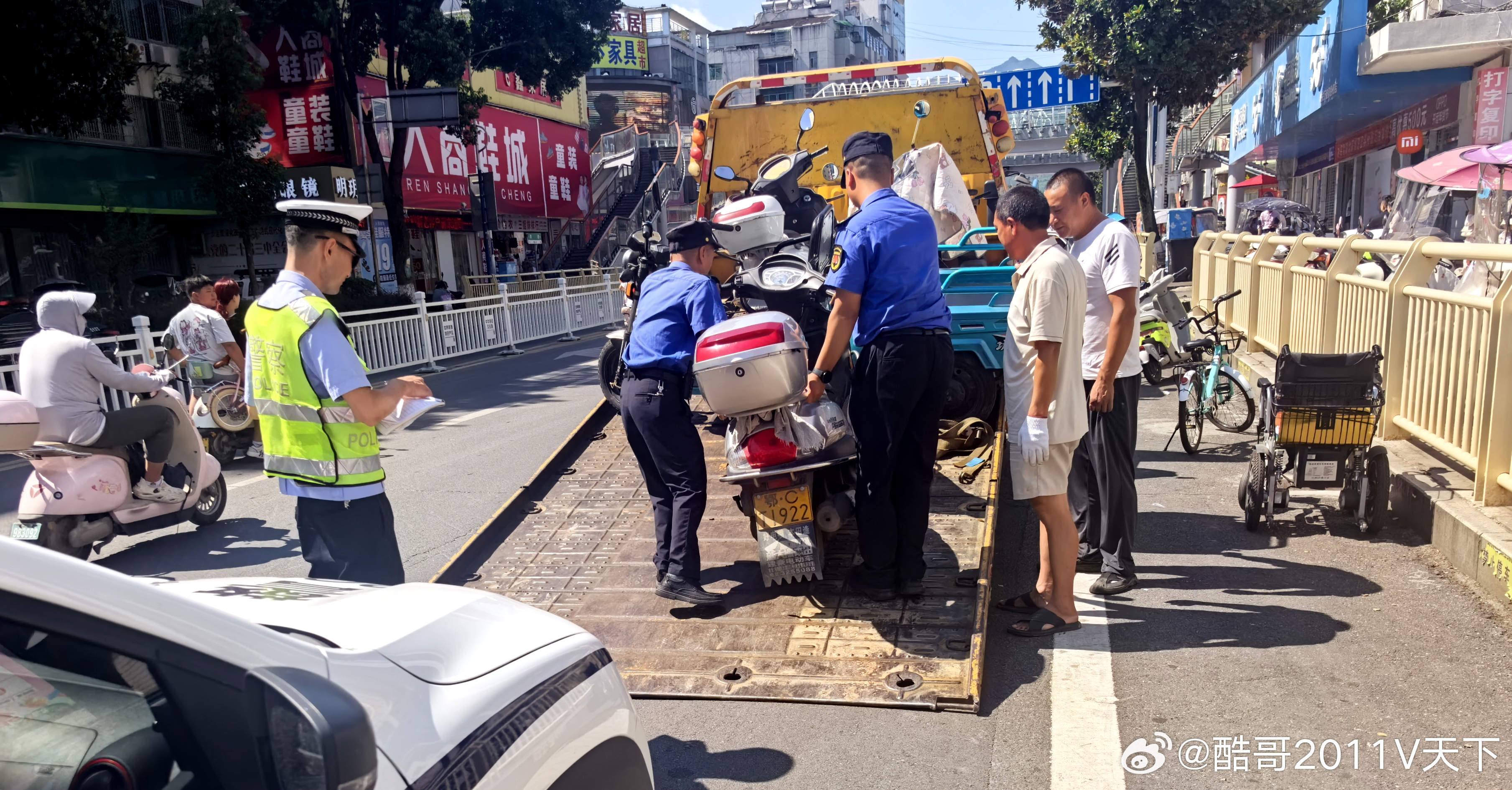 房县 房县：违停整治不松懈 文明秩序再提升十堰爆料 房县新闻网讯 通讯员 周坤 