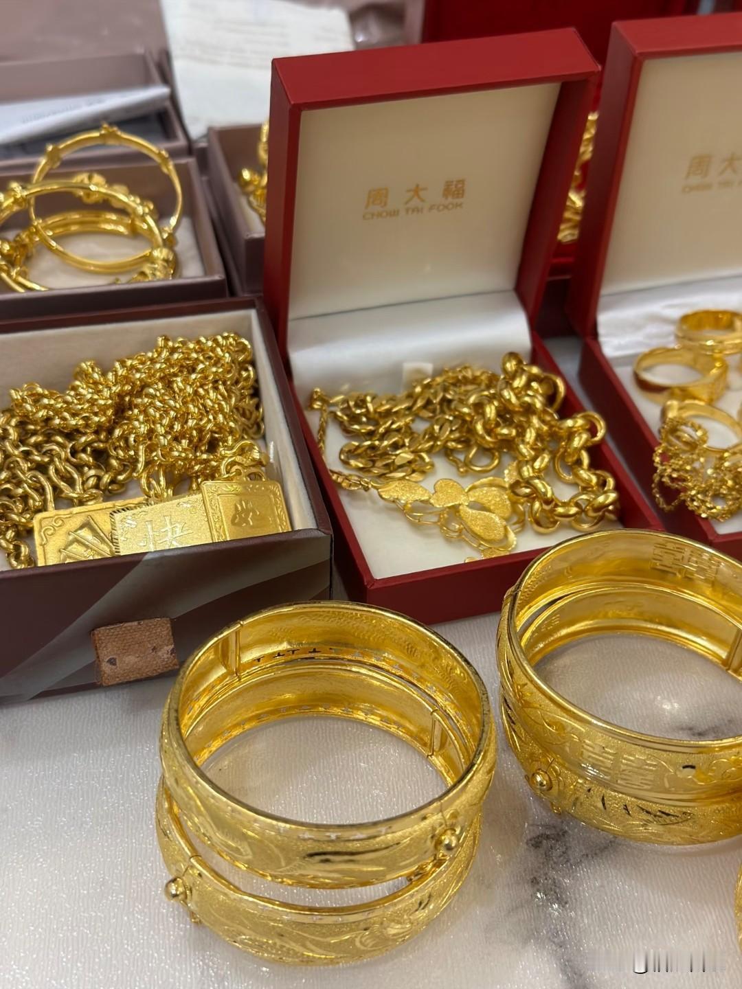 好多人问2026年黄金市场能有啥变化，我瞅着大方向没跑偏，但细节上变动不少。首先