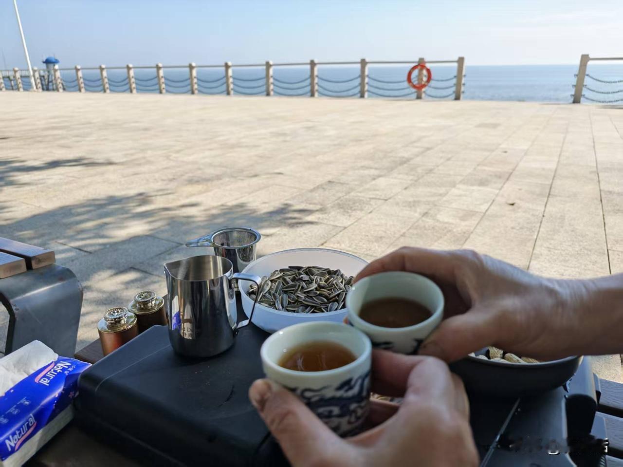 当下的父母懂事了不少
标志性的事就是不去掺和儿女的家事了
不知这个懂事
是不是一