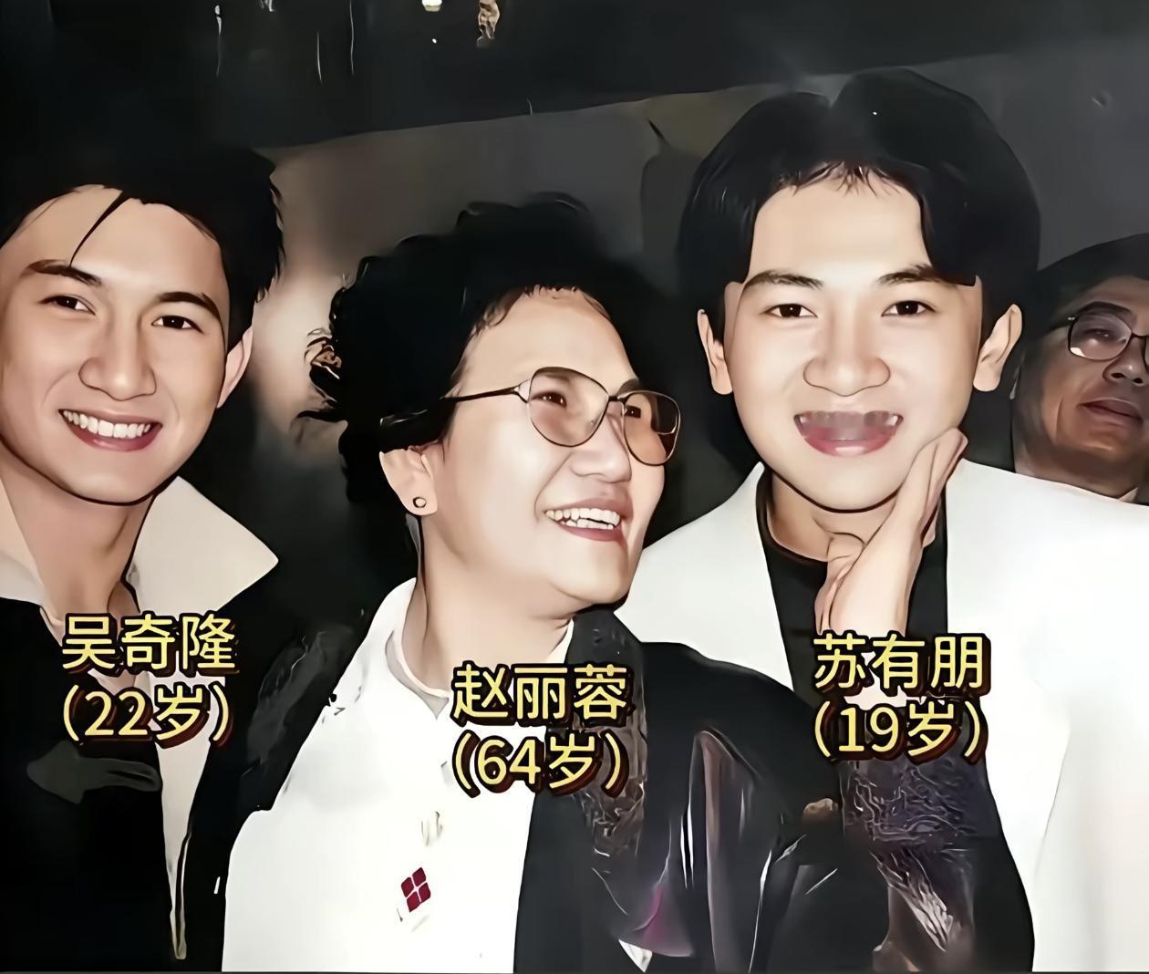 1992年，大陆电影代表团赴中国台湾开展文化交流活动。赵丽蓉随团到访，和当时大火