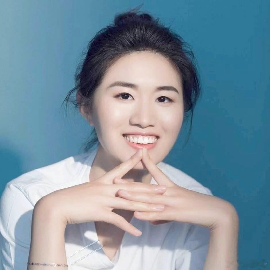 你是一个圣人，在沙漠中行走遇见一个恶人，俩人一起走只有一瓶水了，如果一个人喝一瓶