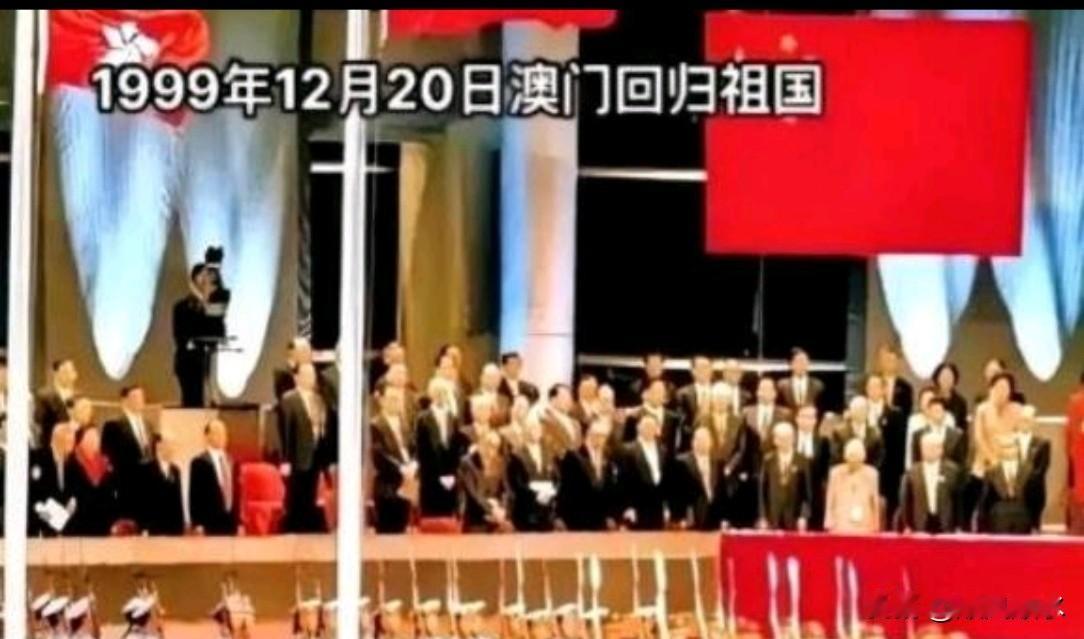 澳门回归前后，社会能如此安稳，秘诀不在别处，就在葡萄牙人临走前发的那本“蓝色护身