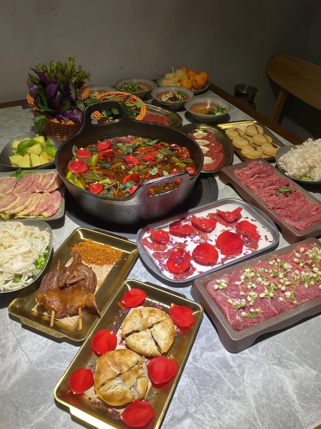 不用去大理就能吃上云南火锅啦