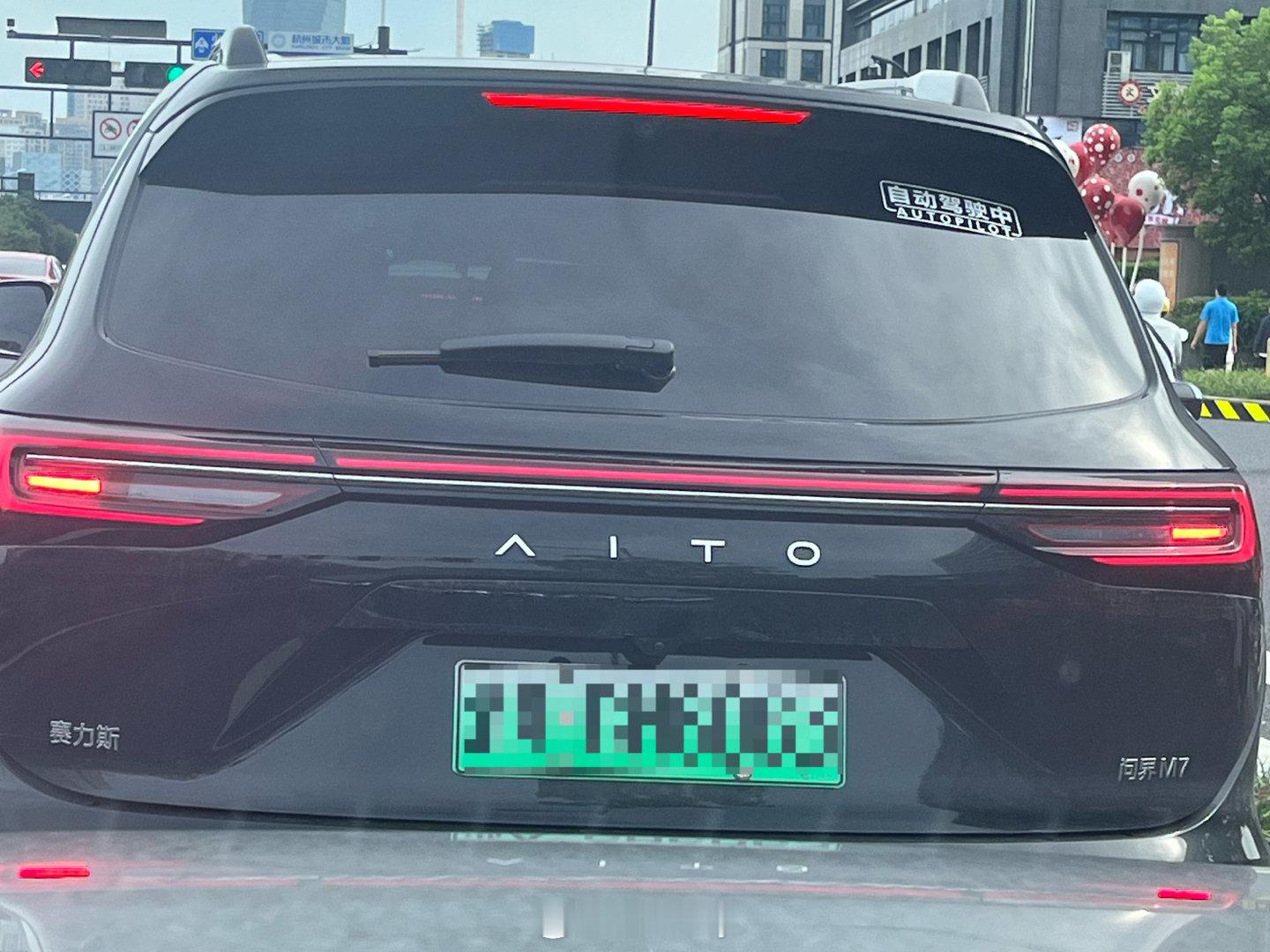 虽然但是，不管是多么遥遥领先的“智驾”，都不是自动驾驶，仍然属于辅助驾驶的范畴，