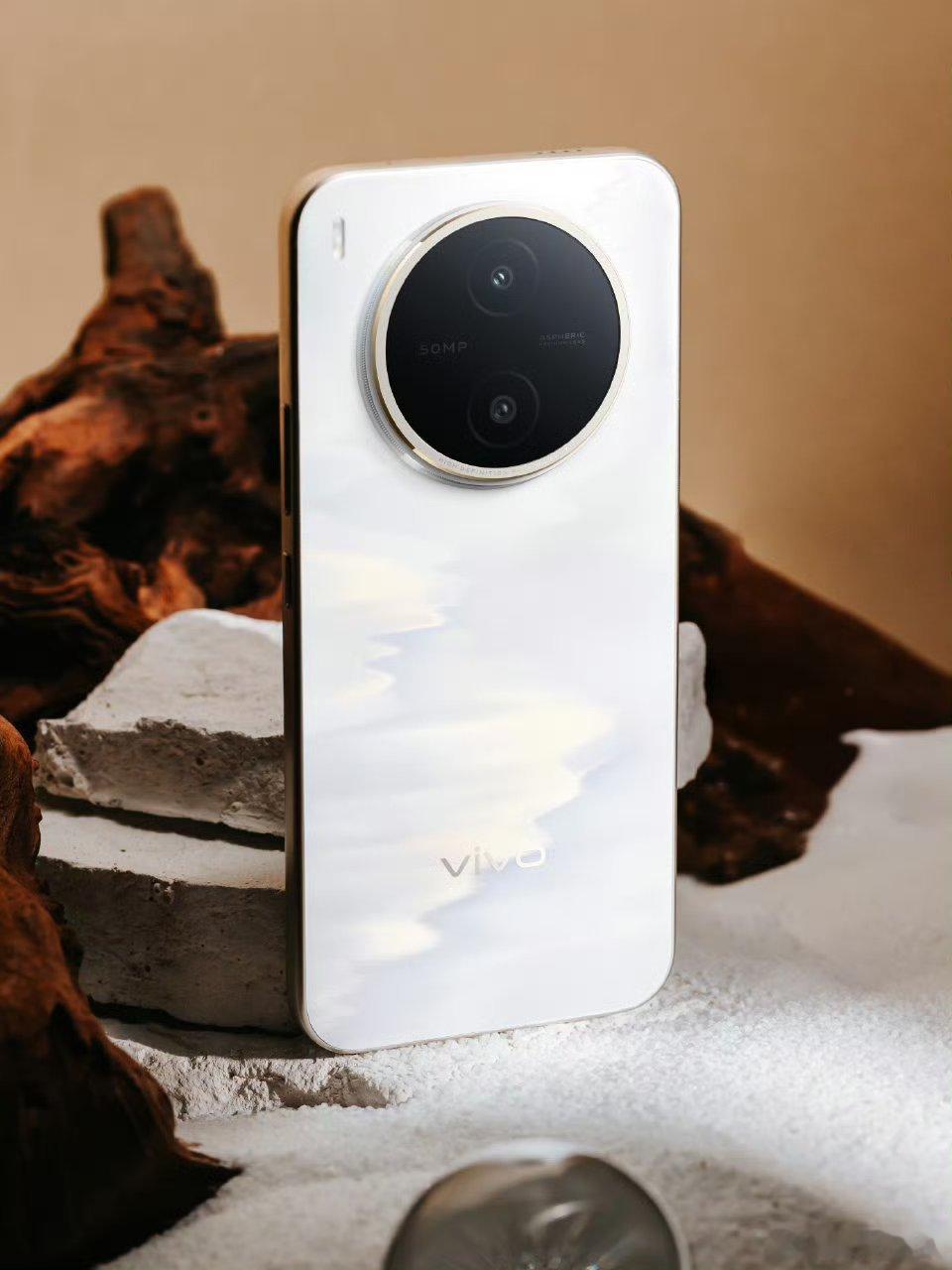 vivo 只堆大电池，那是充电宝。这一次Y600 Pro直接做到万级续航告别充电