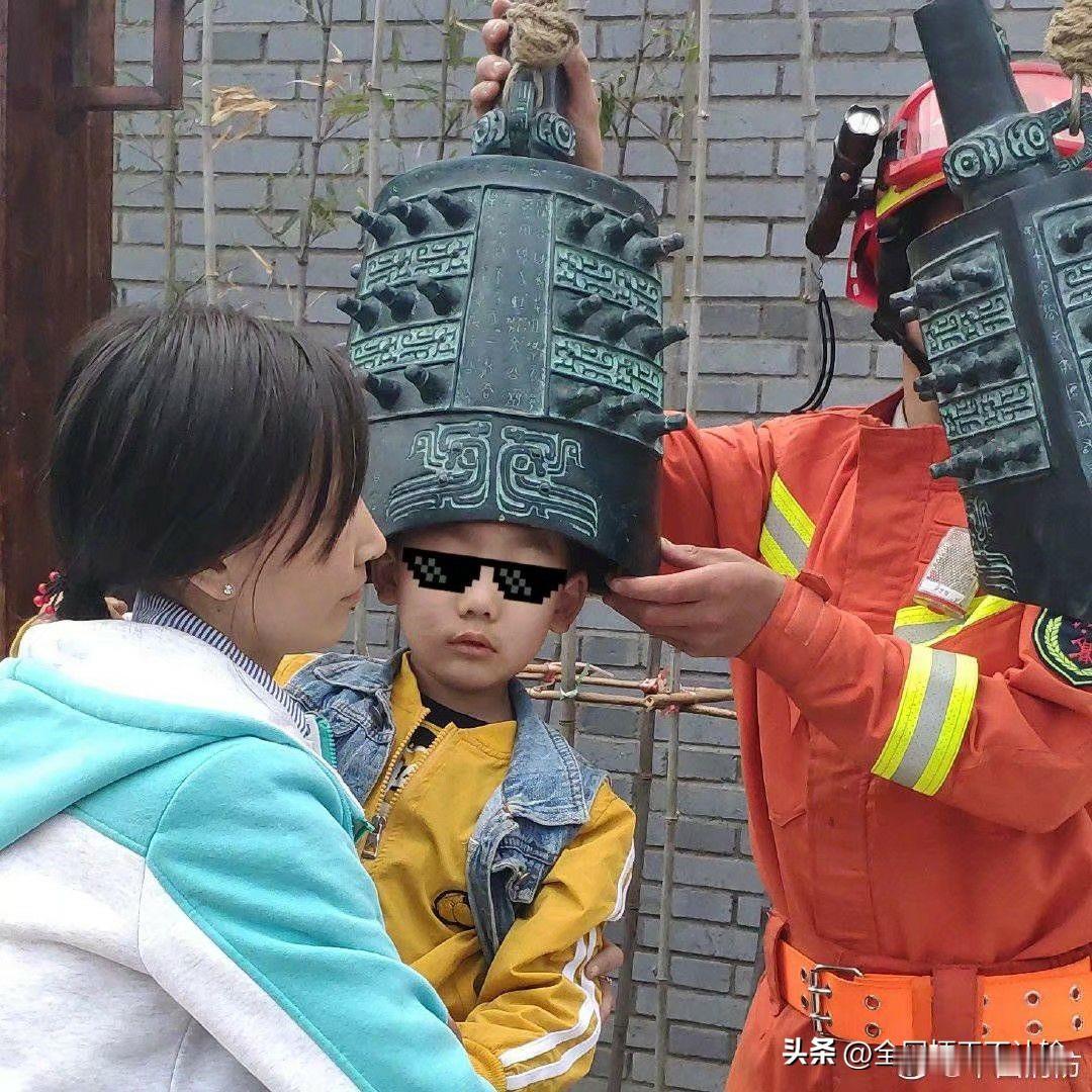 这是怎么卡住的😂