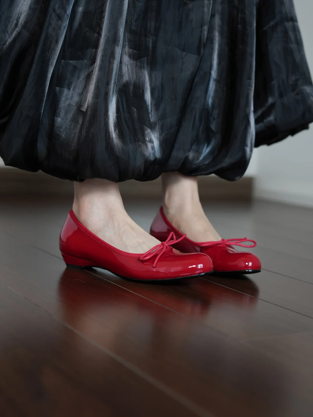 想拥有一双红色，就像希望自己永远热情洋溢