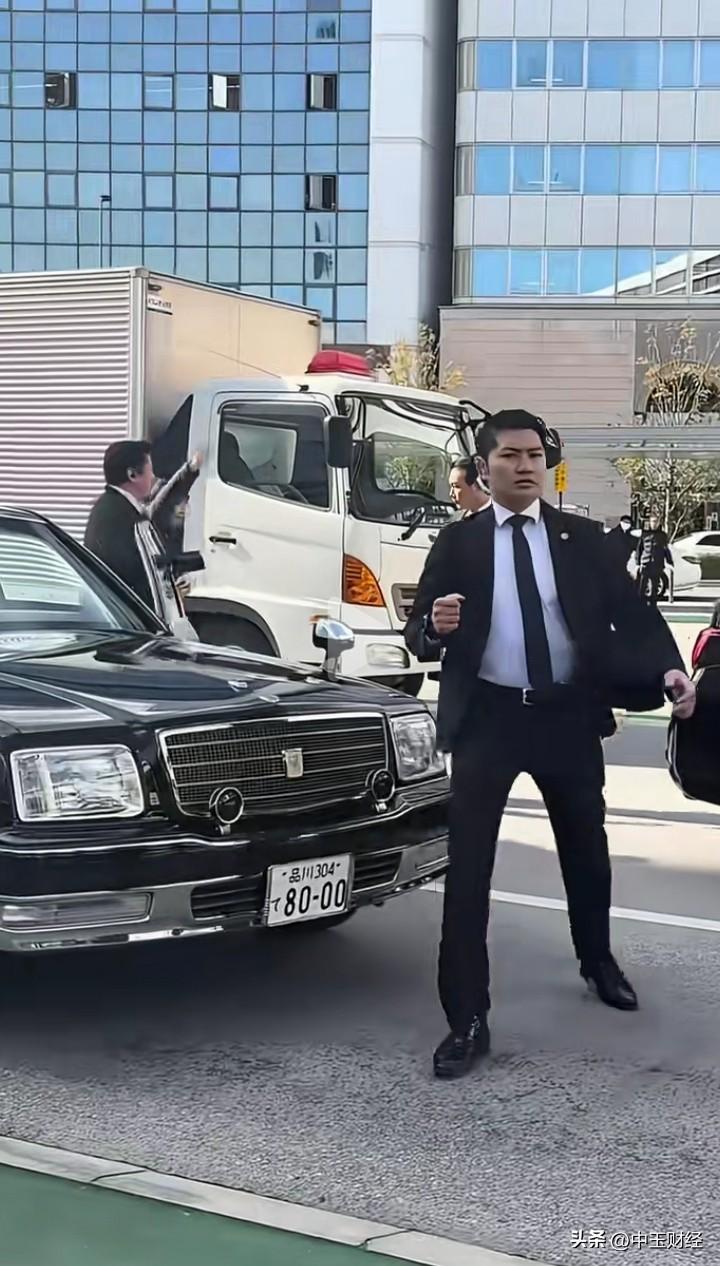 【汽车】刚才，看到了日本领导人高市早苗的座驾。单从外形来看，丰田世纪并不怎么吸引