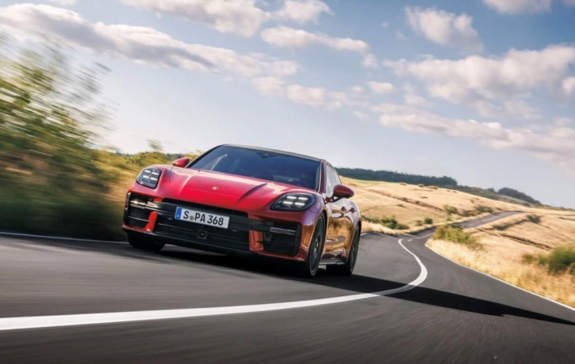 近日，全新#保时捷Panamera GTS#开启预售，指导价为188.8万元起。
