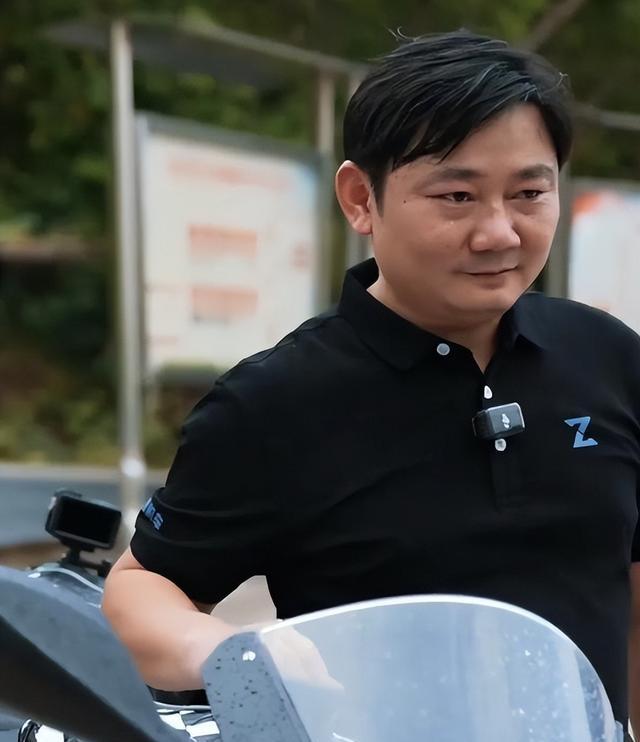 张雪机车躺枪！品牌合规却被网暴牵连？

张雪机车被骑手闯高速牵连！品牌创始人张雪