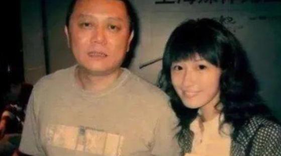 [微风]2005年，王朔给分手一年多的徐静蕾打电话：过来帮我搬家，徐静蕾赶过去一