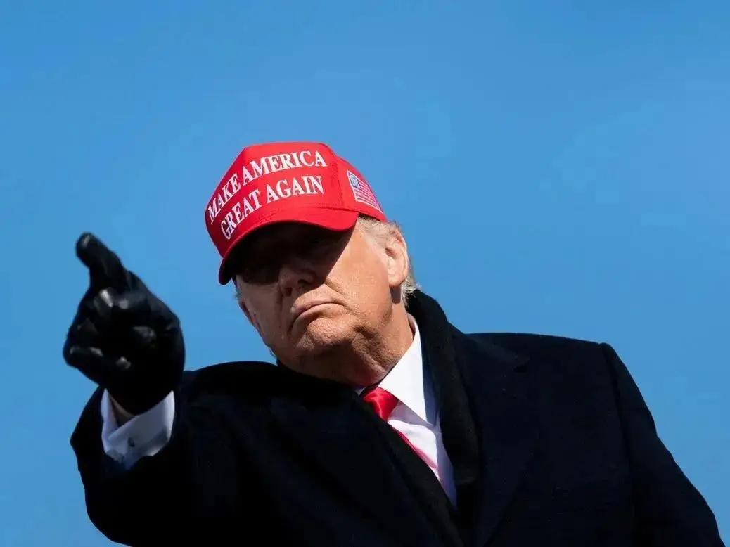 MAGA的四个关键人员：今已物是人非！
1、查理柯克--已经于去年枪击身亡；
2