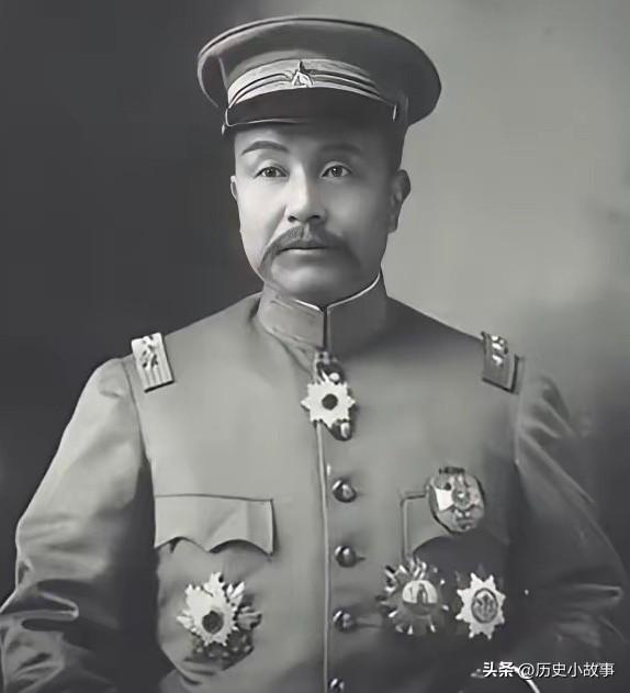 1916年，临死前袁世凯把儿子叫到床前："你不要送葬，开枪打死穿红衣服的人"，几