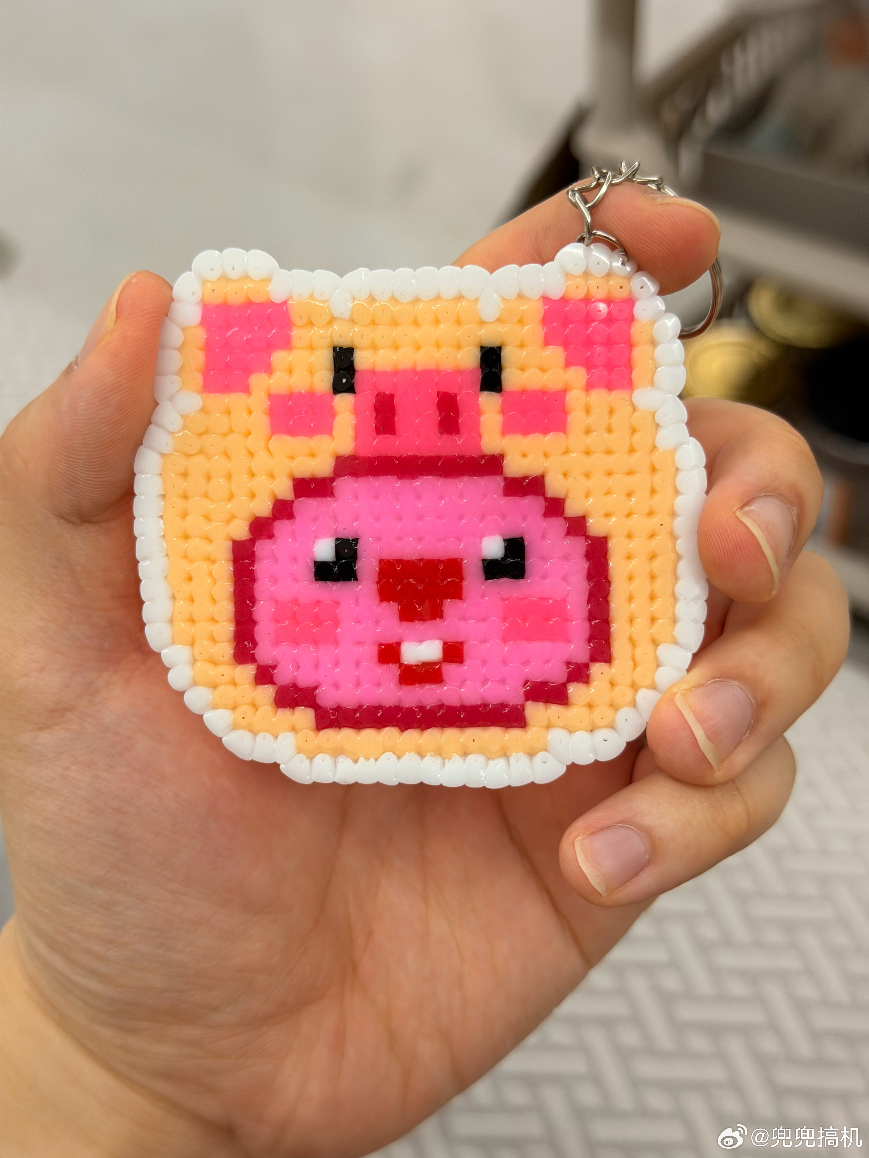 当代年轻人两大爱好：拼豆，3D 打印。 