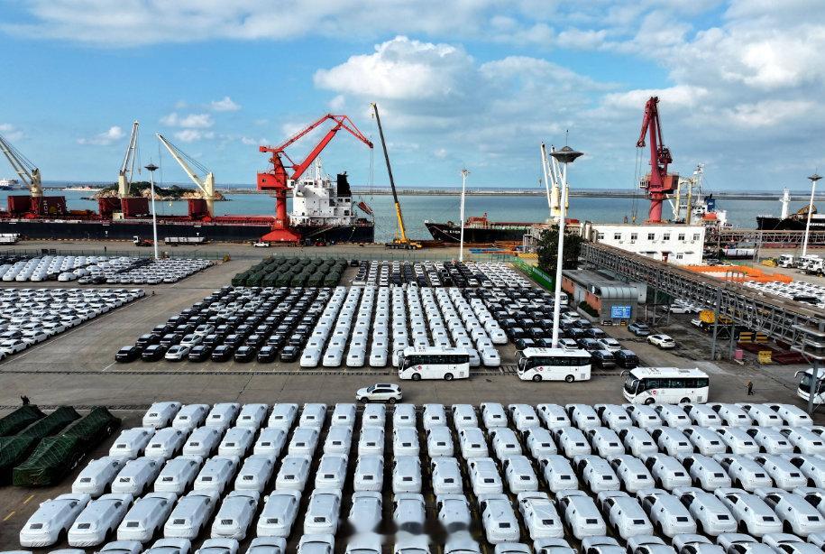 宁波口岸新能源车排队出海太火爆 今年一季度，宁波口岸汽车出口强劲增长，出口量11