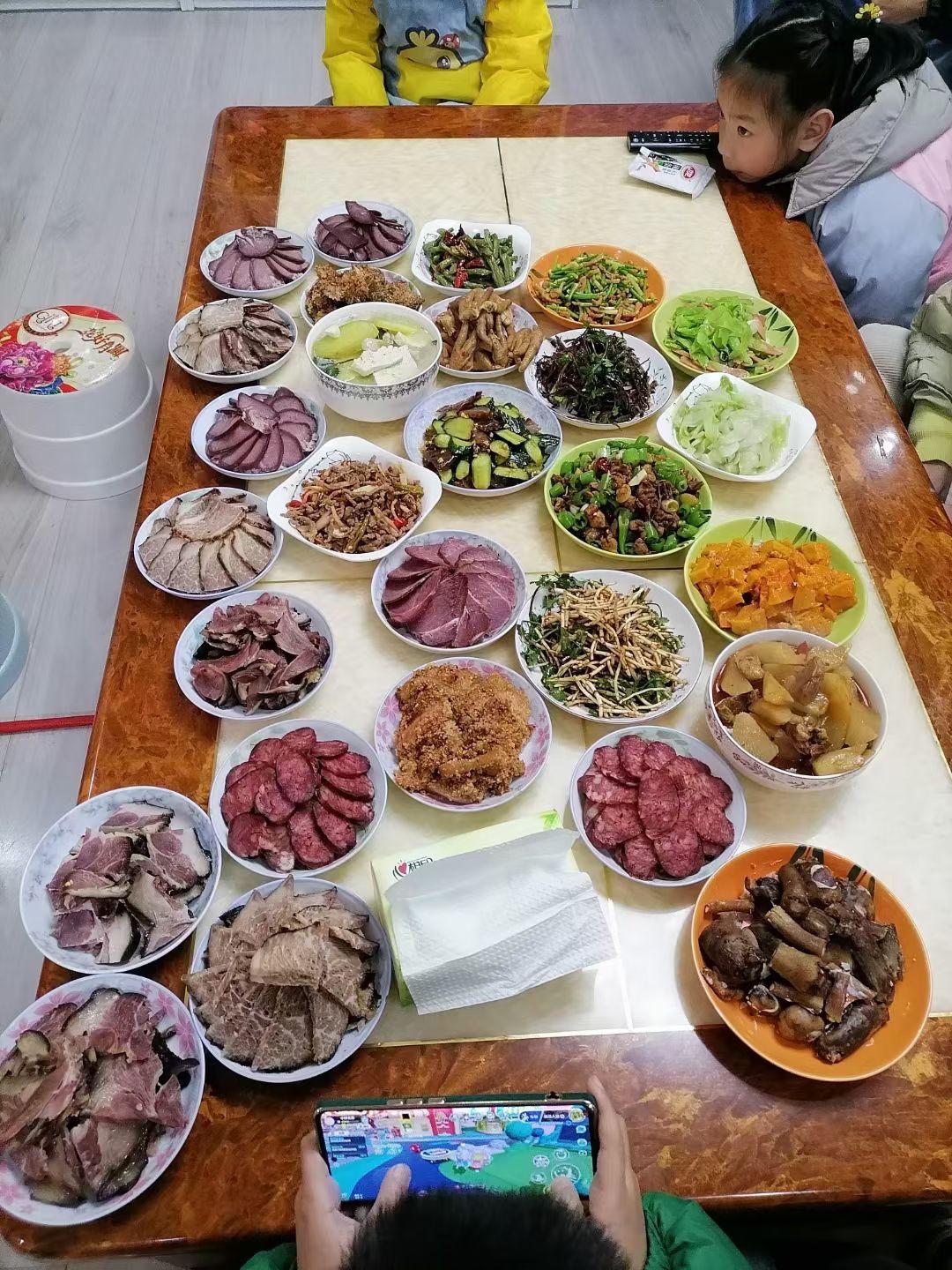 最好的养生，从来不是保健品，而是陪家人好好吃一顿饭
 
现在很多人都特别注重养生