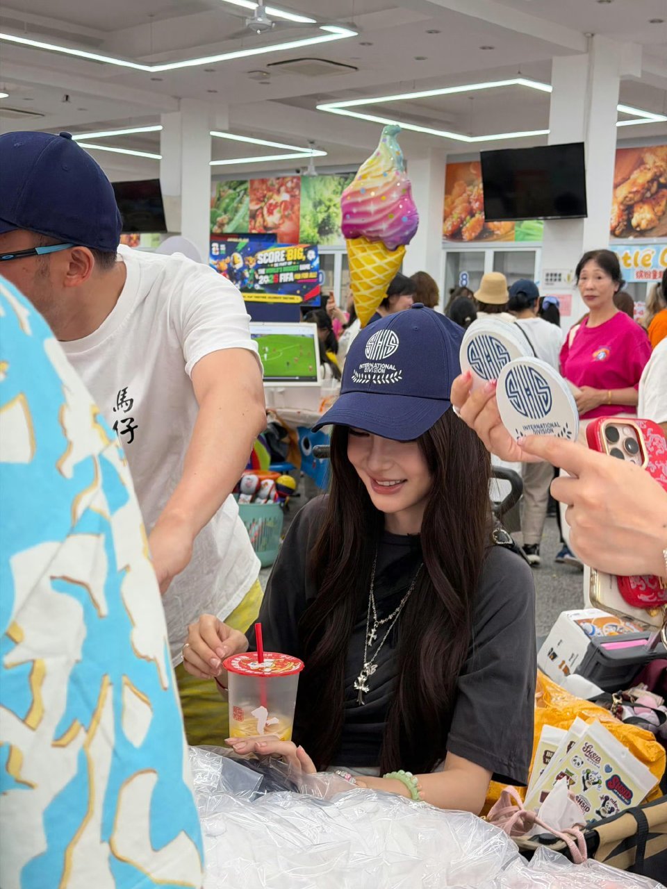 angelababy angelababy君绮罗 “优秀的人超级多，但我以你为榜
