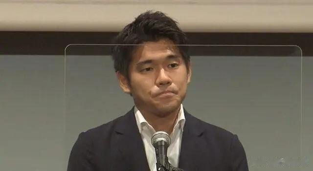 日本首相岸田文雄32岁的大儿子岸田翔太郎辞职了，岸田翔太郎依靠老爹的关系在日本首