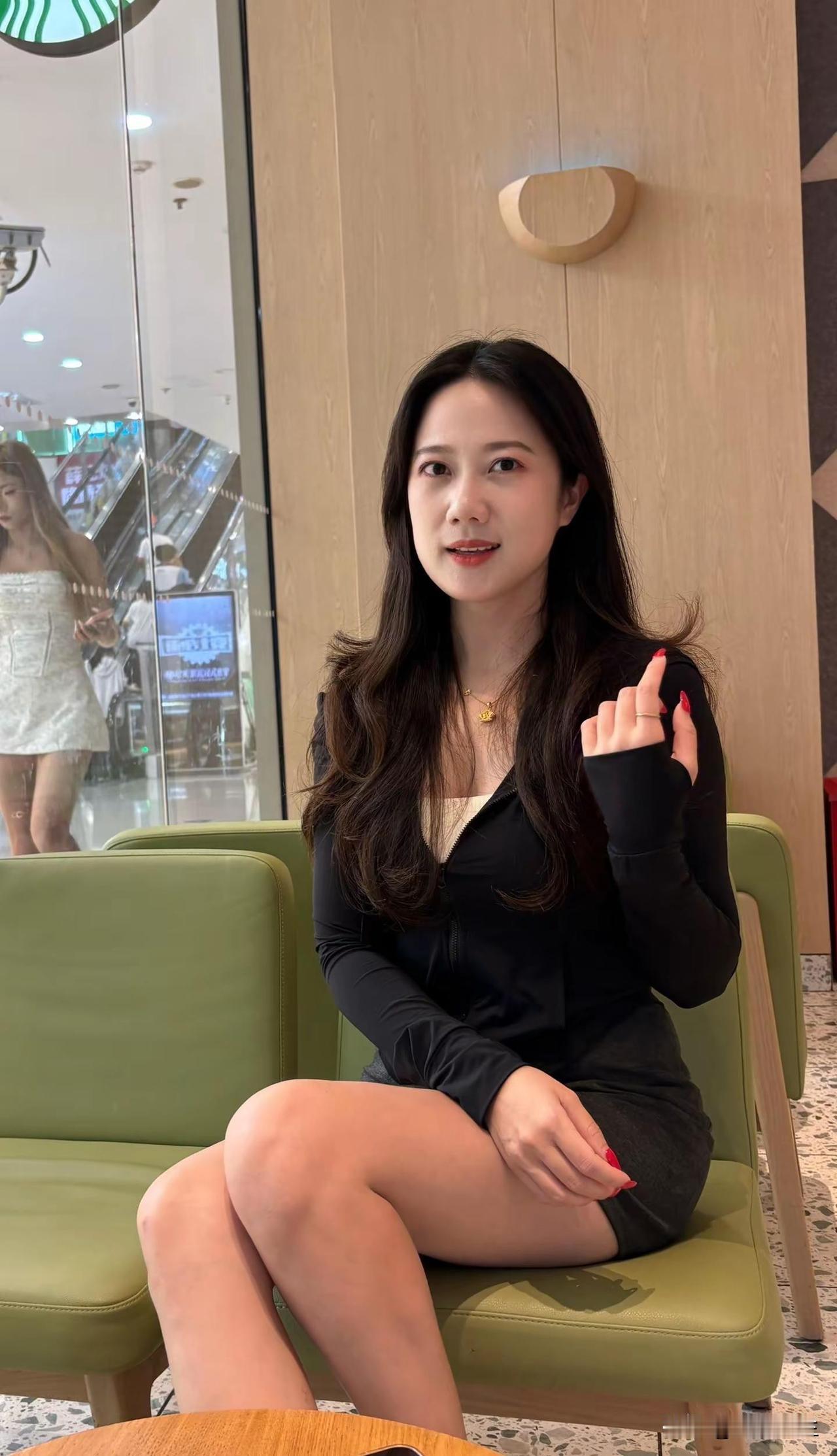 优雅自信穿搭分享一步一景，一山一画，误入人间水墨仙境。