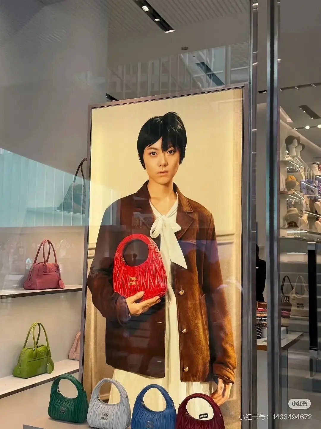 赵今麦超短发大片啊。。。还要热搜啊，赵今麦miumiu怎么每次都拍得这么雷霆，我