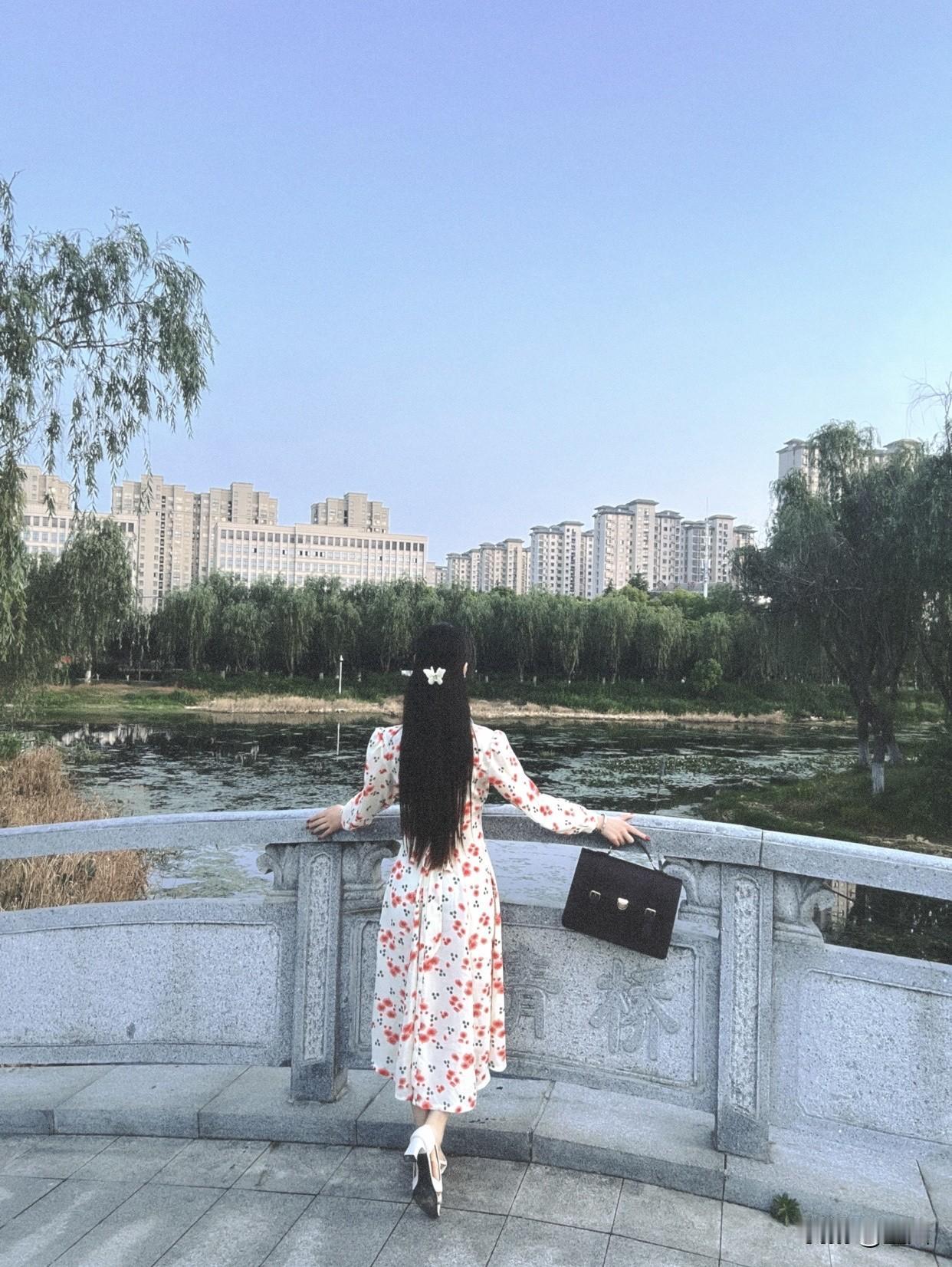 独立也是高级的美。不依赖他人，有自己的爱好和赚钱能力，把日子过得热气腾腾