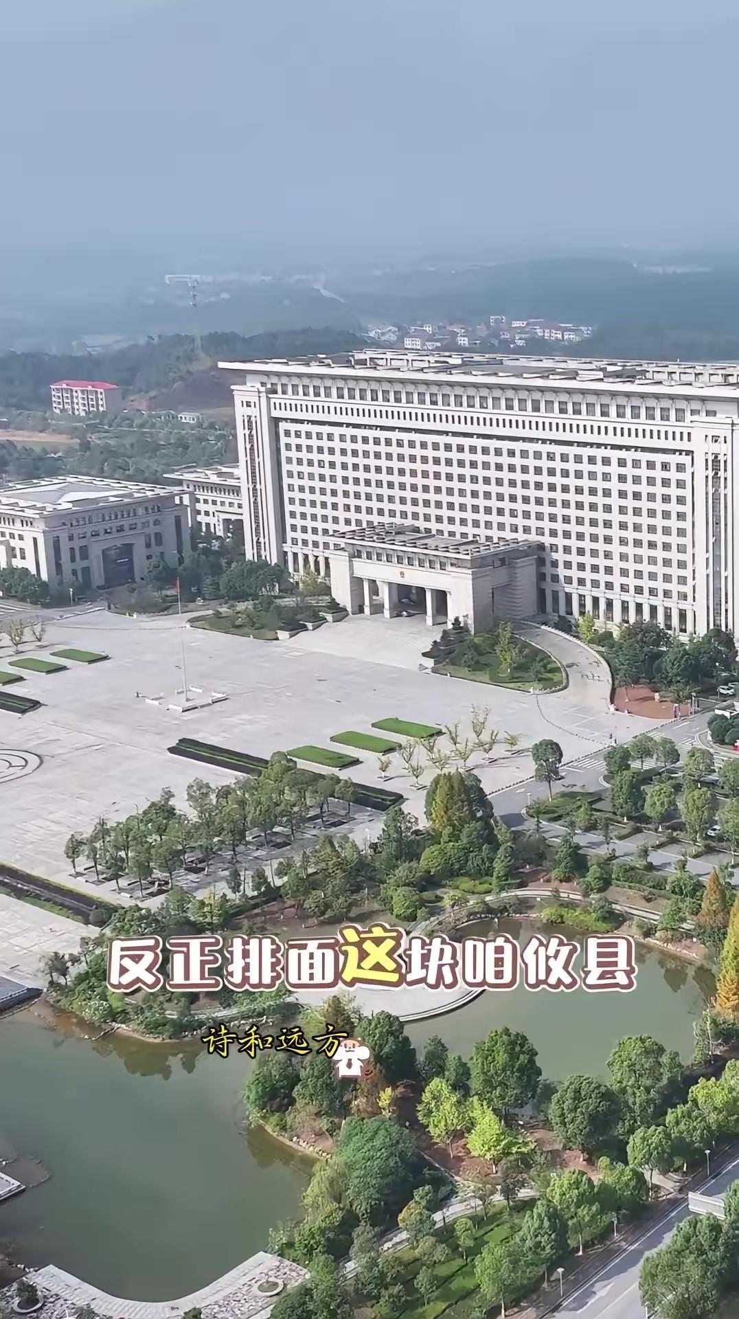 就我们一个县的政府大楼，如果让特总带领他团队人员去参观一下，恐怕会让他们攒不绝口
