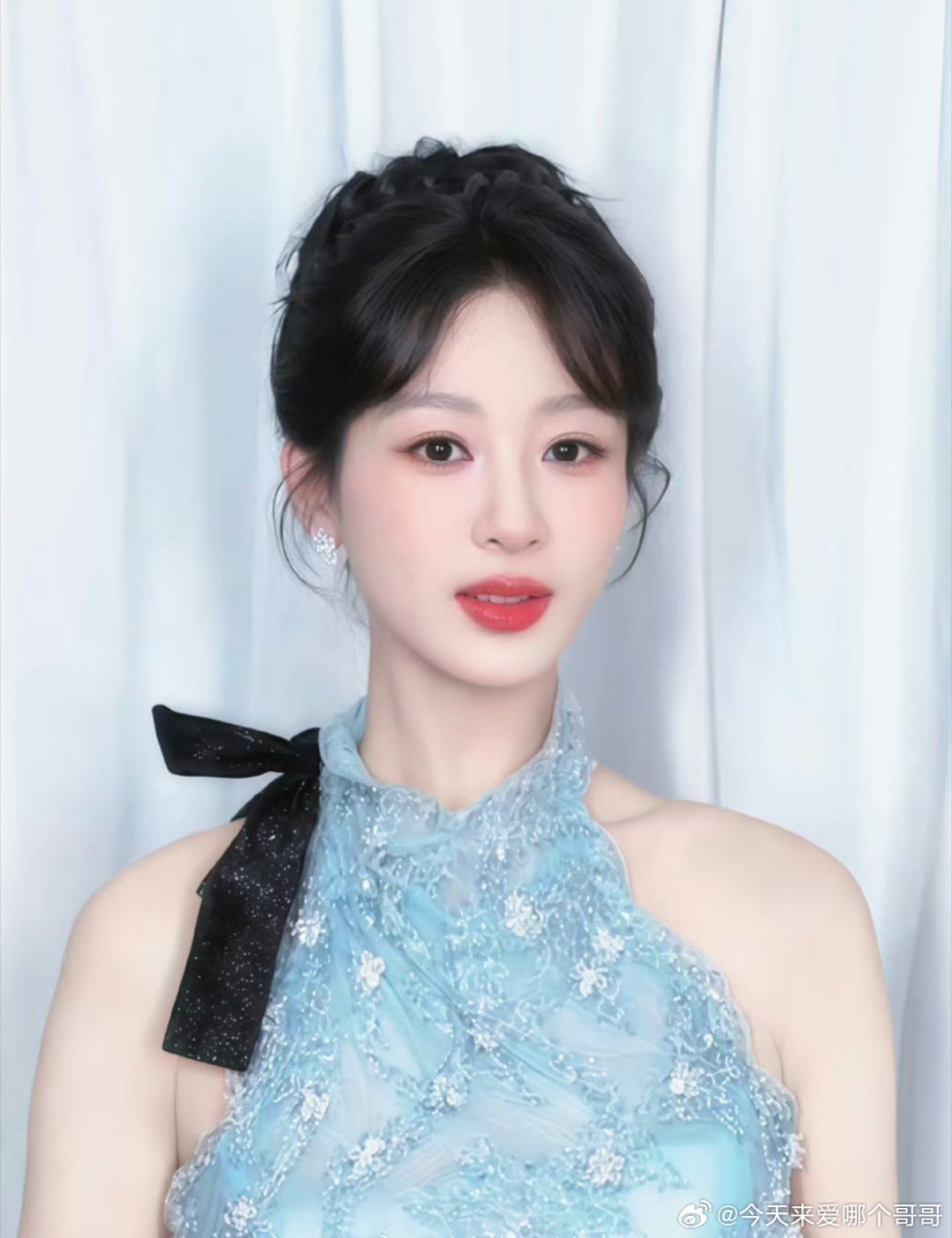 杨紫最新ID物料，好美啊[爱慕][爱慕] ​​​
