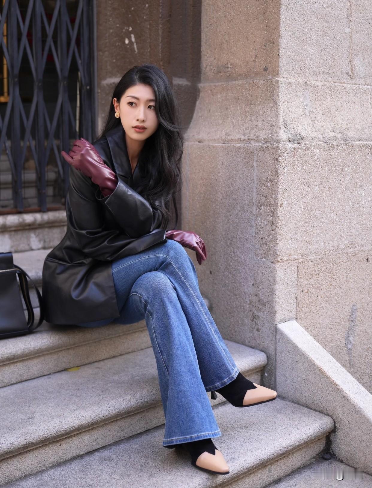 什么样的女人,最有魅力?都市雅痞风，黑色皮衣+牛仔裤，搭配高跟鞋，彰显女性独有魅