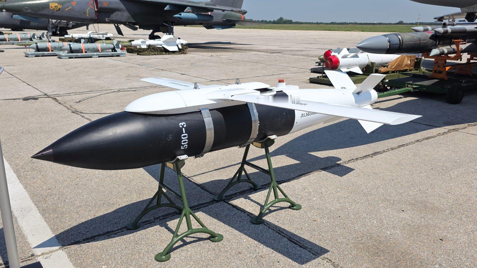 塞尔维亚展示🇨🇳“雷石-6”（LS-6-500）500公斤级航空炸弹 