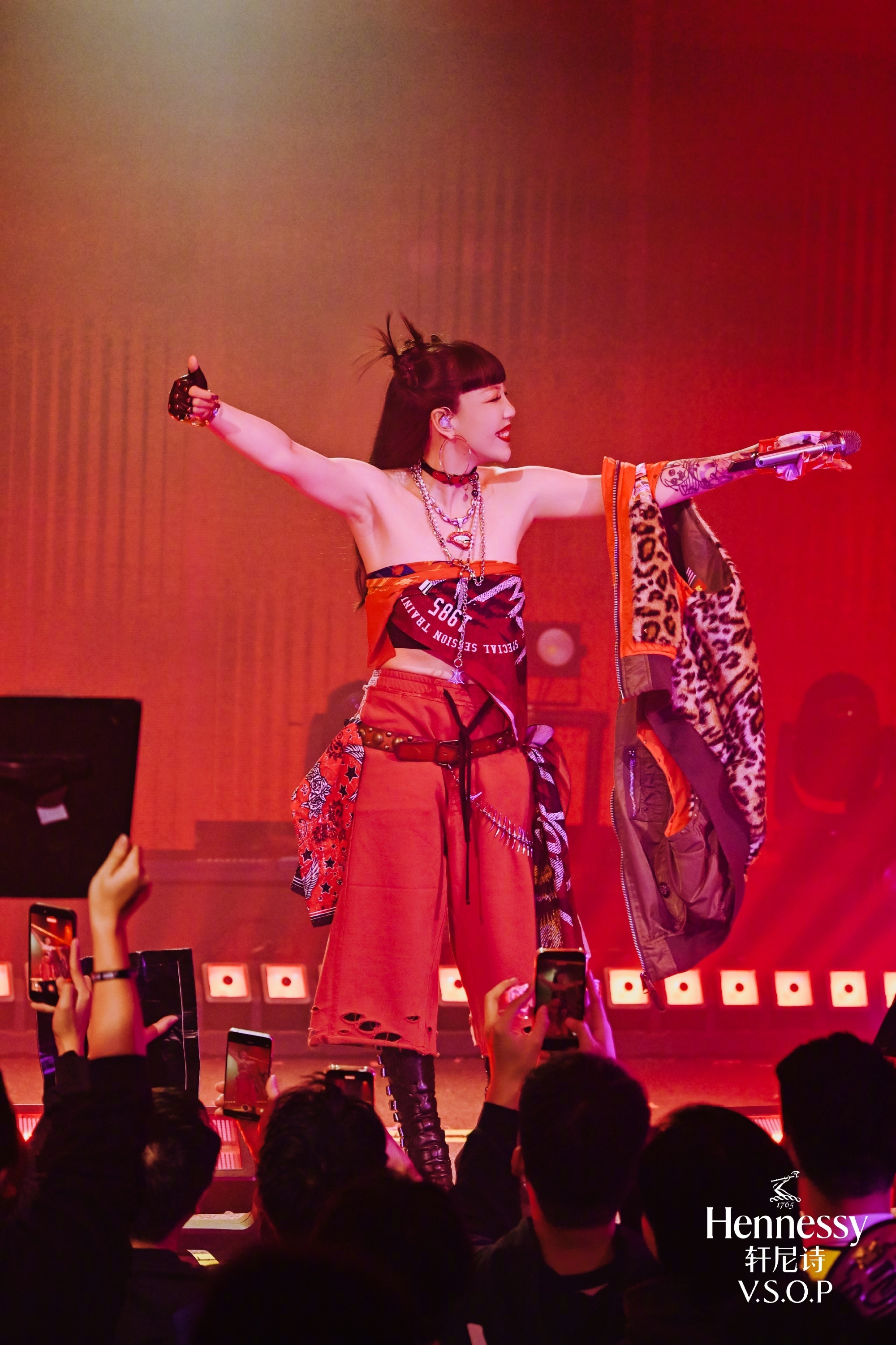 吴莫愁姐姐的舞台表现力超绝的太美啦大漂亮，期待26年新专辑和巡演啦