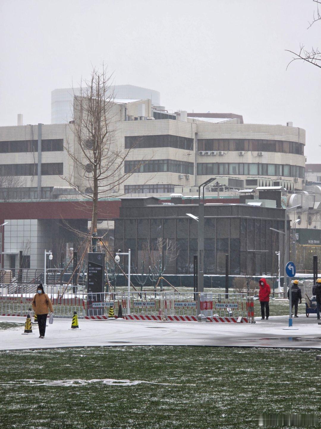 北京暴雪，大家晚高峰注意安全 