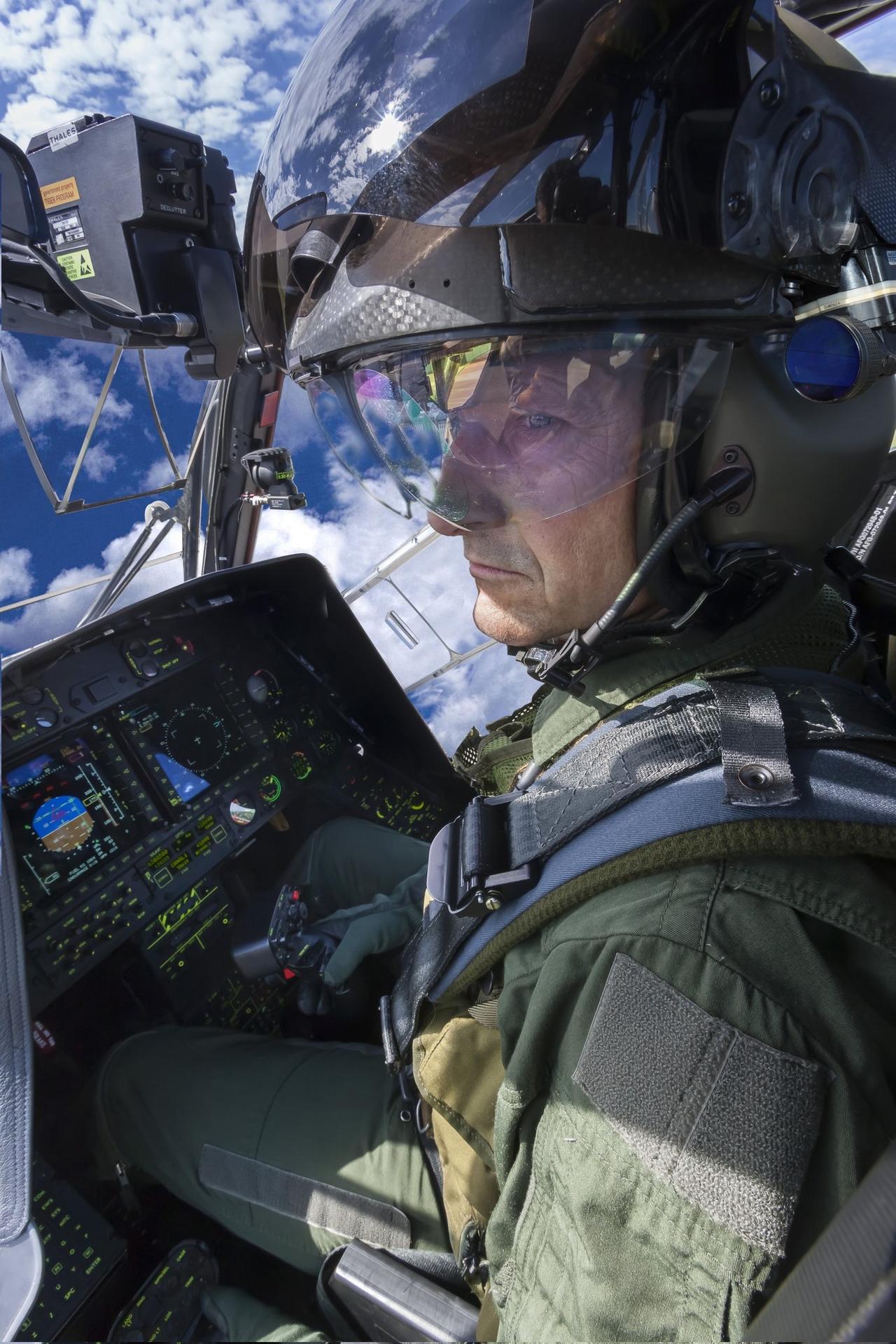 西班牙订购了31架空客NH工业公司NH90 直升机之后，签授一份合同，为 Top