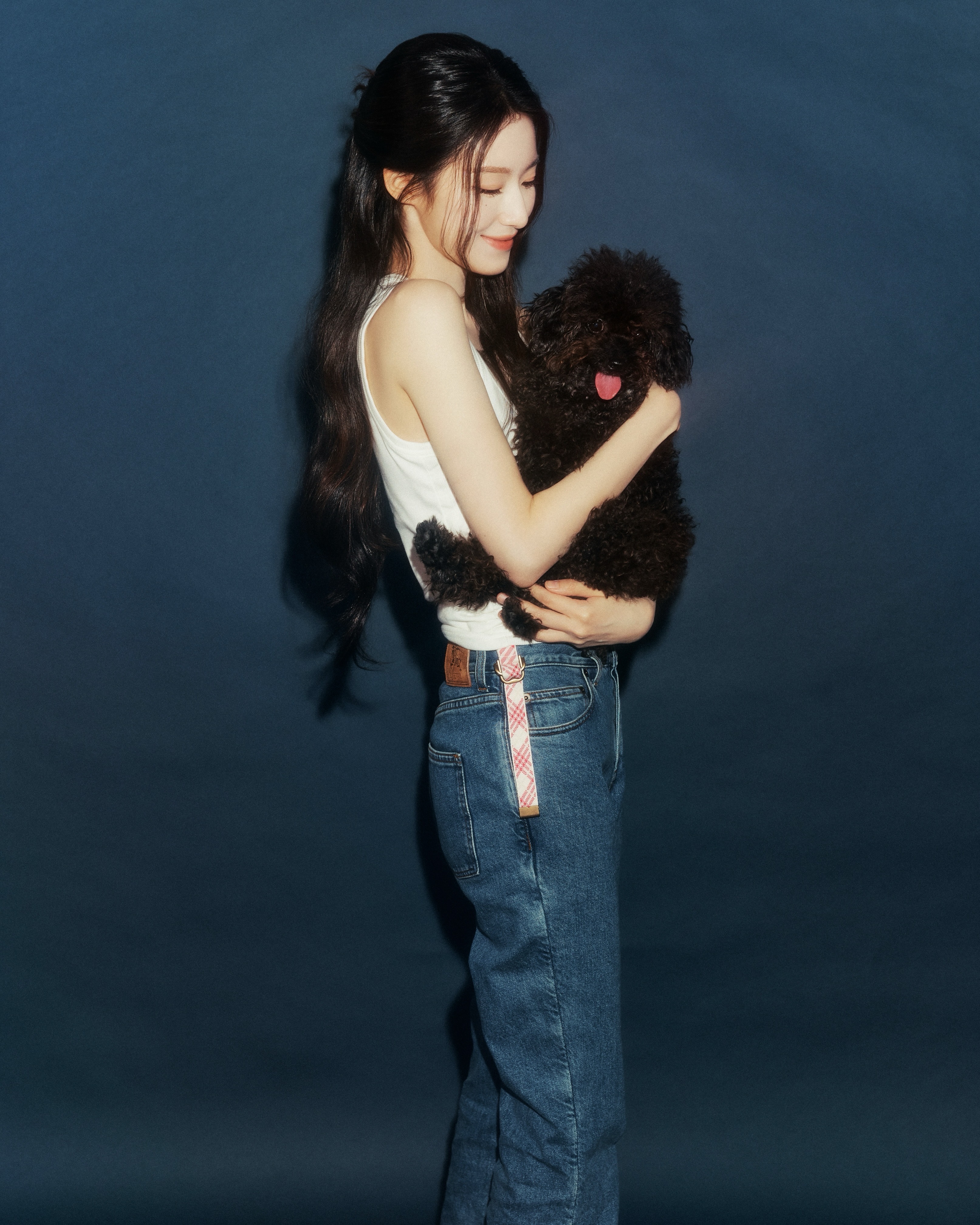 舒华IG更新Better together🤍🐶 舒华&Burberry&Ka