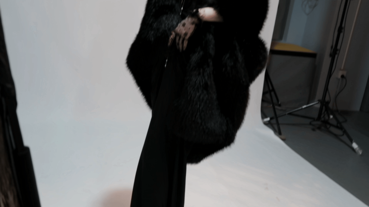 孟子义 ｜ #萌探2024# 限定猫女郎已上线拿着大葱也是很反差 ​​​